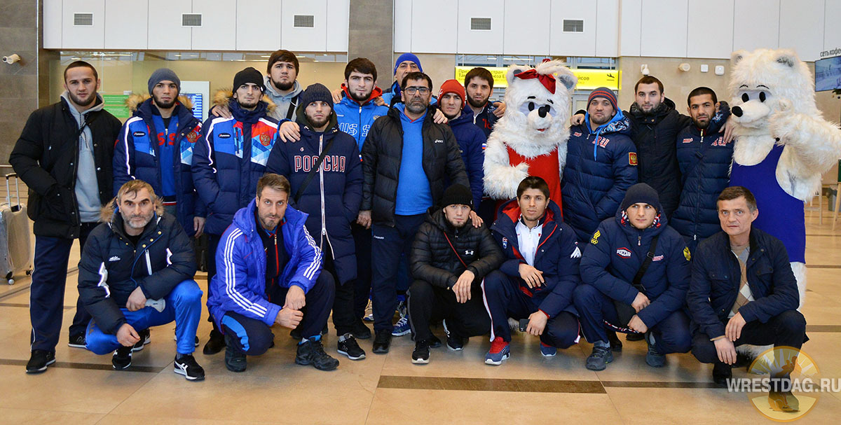 Сегодня утром основной состав дагестанской команды транзитом через Москву прилетел в Красноярск.