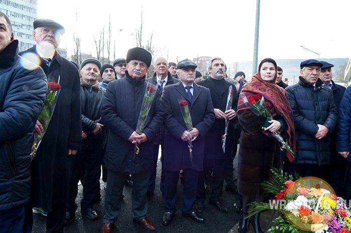 Сегодня в дагестанской столице состоялось торжественное открытие памятника Али Алиеву.